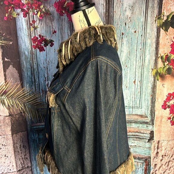 Moka denim jacket NWT, size medium, faux fur and sueded fringe trim - Picture 8 of 16
